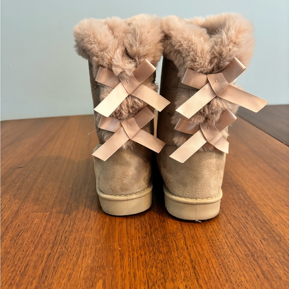 UGG style ladies size 7